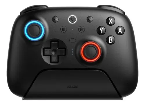Controle gamer sem fio 8BitDo Ultimate 2 na cor preta encaixado na doca de mesa